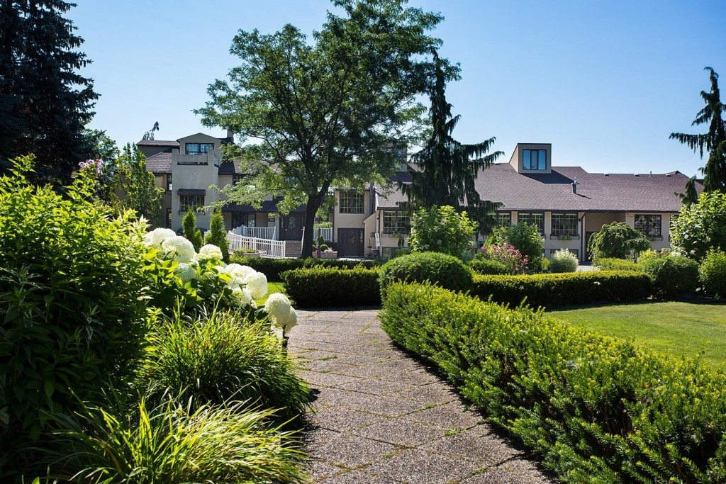 You are currently viewing TERRACE ON THE GREEN